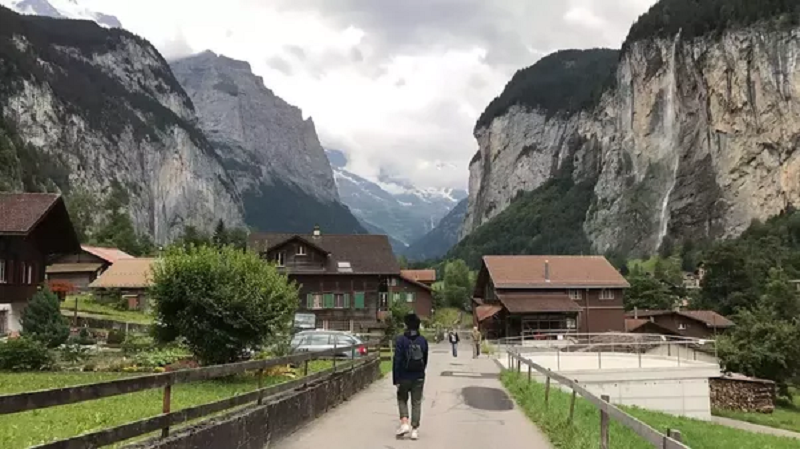 how to travel in Switzerland 