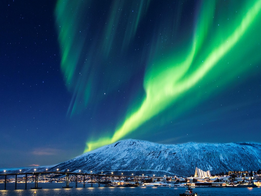 Exploring the Enchanting Northern Lights of Lofoten Islands in Norway
