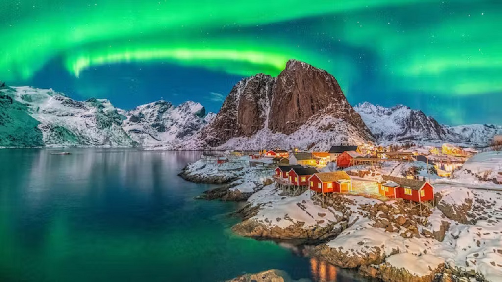 Exploring the Enchanting Northern Lights of Lofoten Islands in Norway