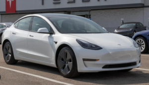 How long does a Tesla car battery last?