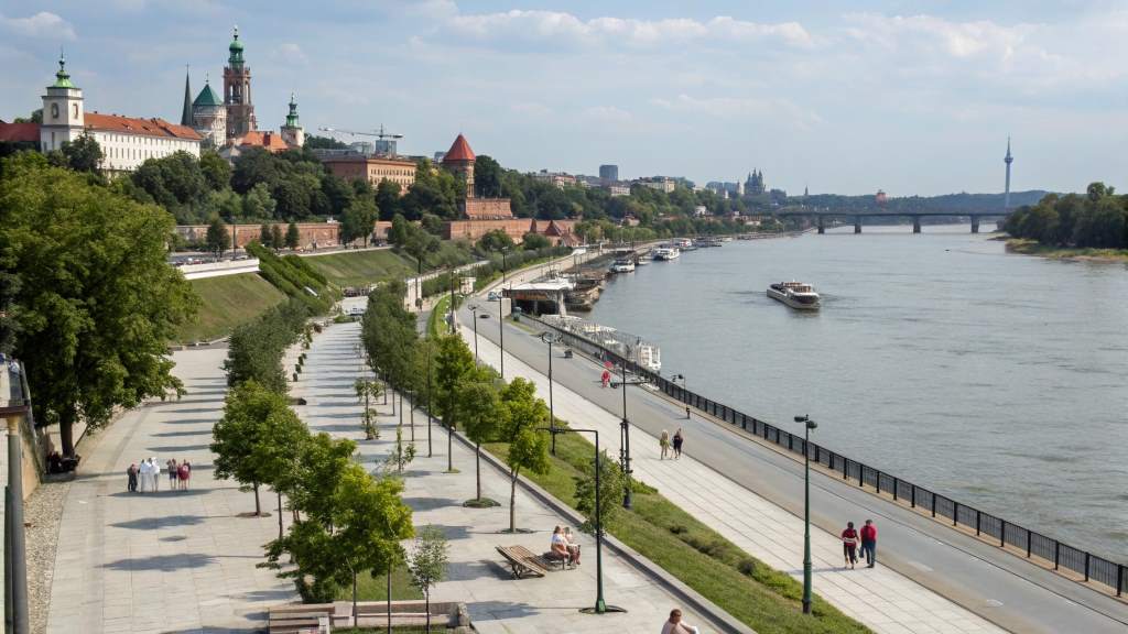 What to See in Warsaw: Vistula Boulevards